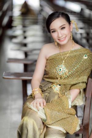 ชุดไทยเจ้าสาว ชุดไทยจักรพรรดิ์ เช่าที่แบมบี้ เวดดิ้ง ห้วยขวาง